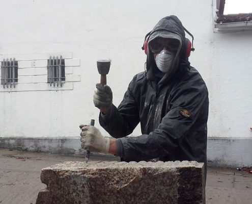Labrando na pedra
