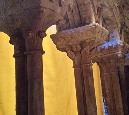 Claustro Románico da Colexiata Claustro Románico da Colexiata