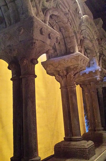 Claustro Románico da Colexiata Claustro Románico da Colexiata